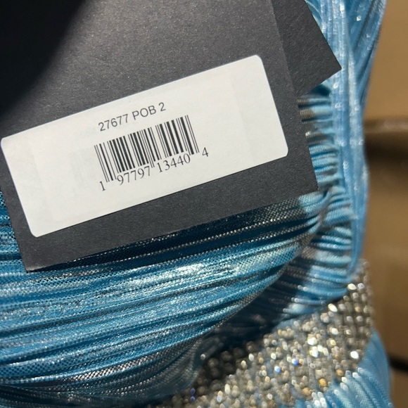 Mac Duggal 27677 NWT One Of A Kind Metallic Blue Dress - Picture 4 of 4